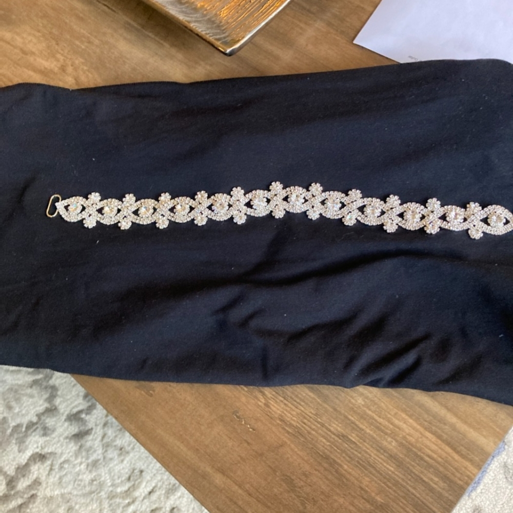 BRAND NEW Bridal head piece